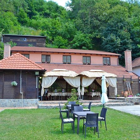 Podrum Miljevic Ledinci Bagian luar foto